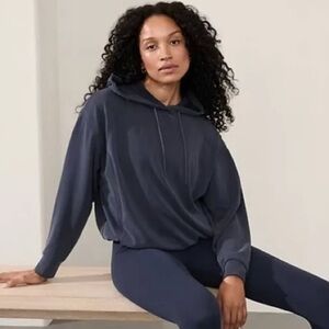 NWT Athleta seasoft bubble hem hoodie-Navy Blue